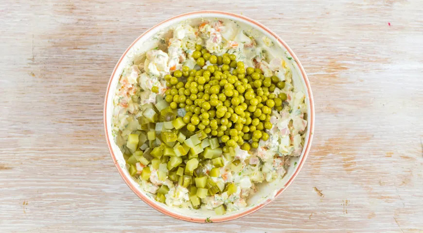 Класичний "Олів'є" по-радянськи: покроковий рецепт неймовірного салату з фото 5