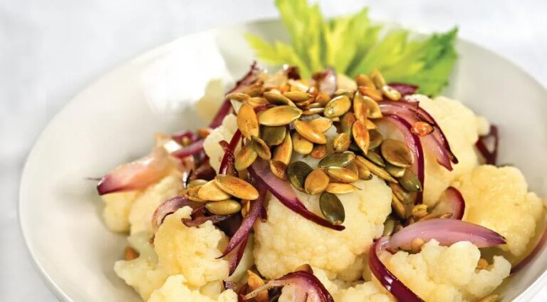 Смачна та корисна запечена цвітна капуста з цибулею та гарбузовим насінням: легкий рецепт з фото 28