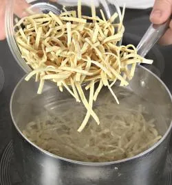 Запечена домашня локшина з сиром: ніжний рецепт з фото 2