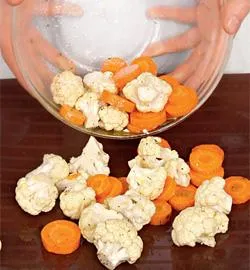 Ароматний суп з печених овочів з беконом та зеленою олією: покроковий рецепт із фото 2