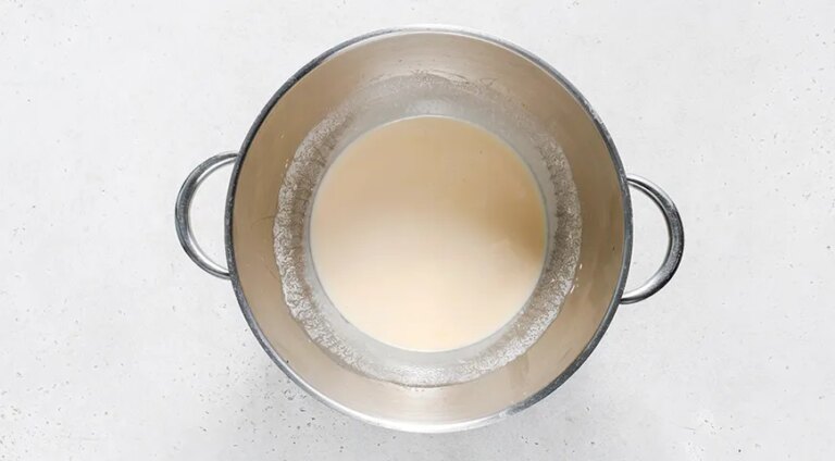 Ніжні млинці на ряжа́нці: легкий та смачний рецепт за кілька кроків 38