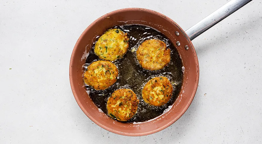 Пісні цибулеві котлети: покроковий рецепт з фото за 326 ккал 8