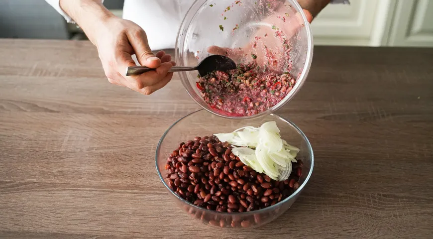 Лобио по-грузинськи: ситна та ароматна страва з квасолі, яка зігріє вас своїм смаком 6