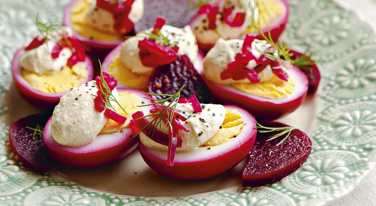 Мариновані яйця з буряком: ароматна закуска з фото! 1