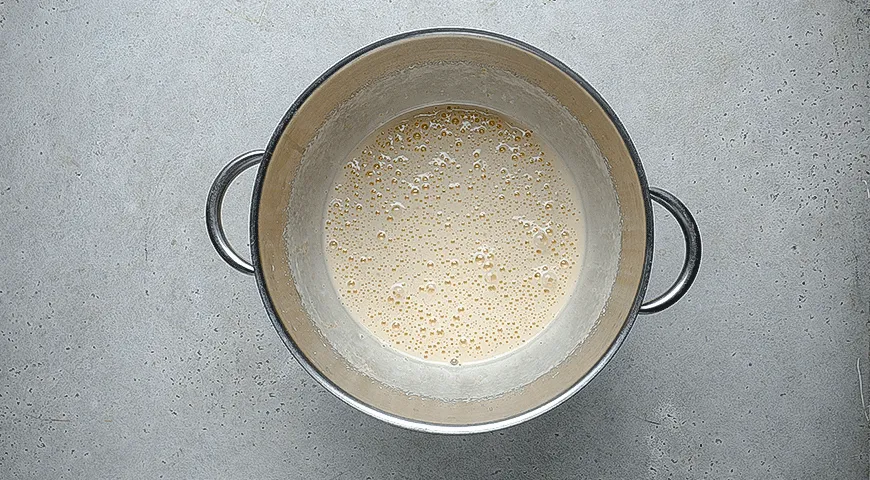 Неймовірний торт “Червоний оксамит” з сирним кремом: покроковий рецепт смаколику з фото