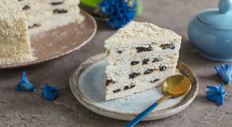 Ніжний сметанний торт з чорносливом: покроковий рецепт з фото 25