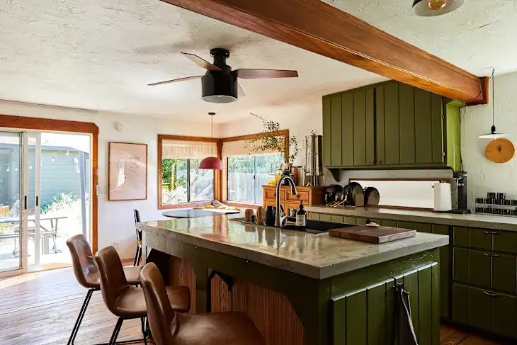 Кухня в стилі 50-х: зелені шафки для затишку та стилю 3