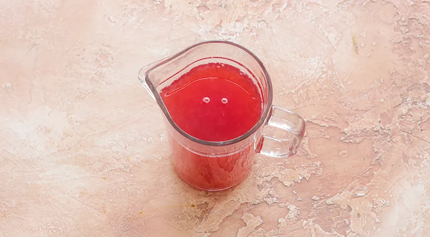 Домашній узвар із замороженої малини: смак літа за 89 ккал 6