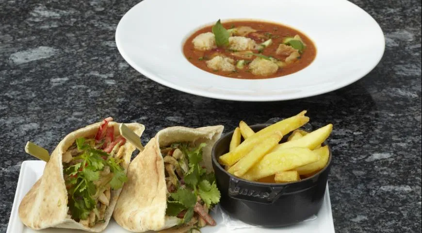 Соковита коржик з куркою та овочами: покроковий рецепт із фото 1