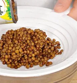 Ароматний салат з соковитої сочевиці та солодких томатів чері: покроковий рецепт з фото 2