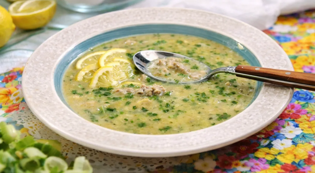 Традиційна грецька магіріца: ароматний суп, що зігріває душу 1