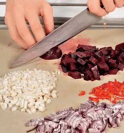 Картопляний салат із сосисками: поживний рецепт із фото 2