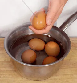 Повітряні слойки з ніжним салатом: покроковий рецепт з фото 4