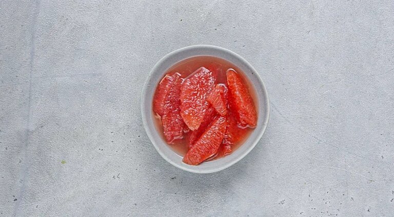 Освіжаючий смузі з грейпфрута та ананаса: покроковий рецепт з фото на 141 ккал 1