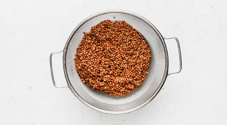 Куряче філе з гречкою та сметаною на сковороді: ніжний смак і ситний обід 2