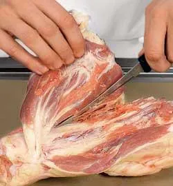 Ніжна свинина, запечена з ароматомними травами: покроковий рецепт із фото 2