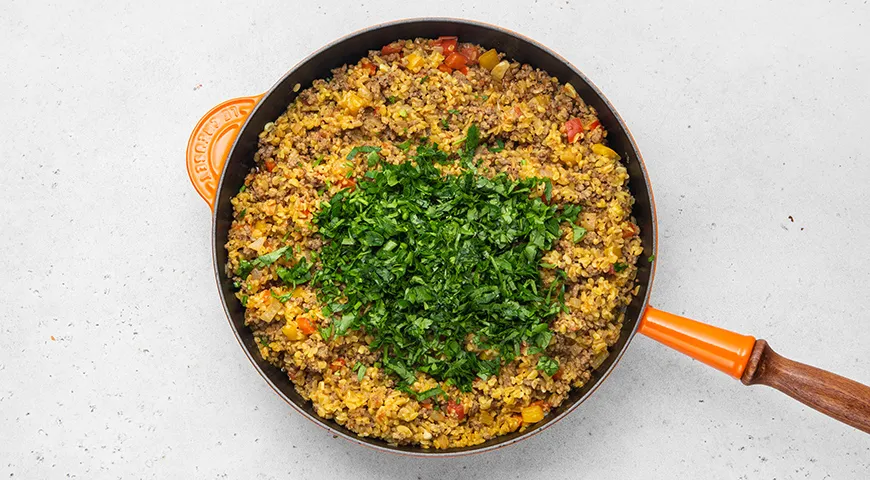 Булгур з фаршем на сковороді: ситна та ароматна страва за кроками (470 ккал) 7