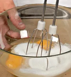 Ніжний ванільний чізкейк з хрусткими волоськими горішками: покроковий рецепт з фото 5