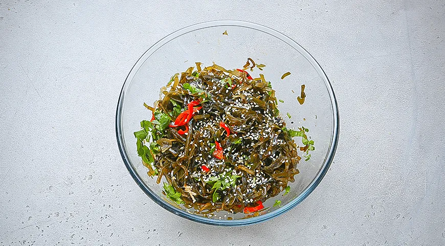 Пікантний салат з морської капусти з чилі-заправкою: легкий рецепт для вас 6