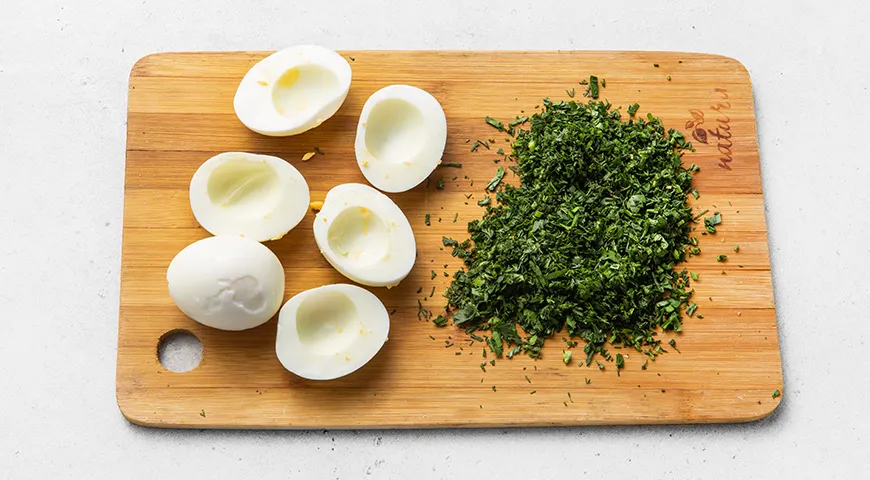 Яйця, фаршировані шпротами: апетитний рецепт з фото 3