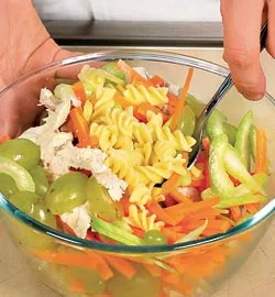 Салат з макаронами та куркою: ситна та смачна страва для вашого столу 6