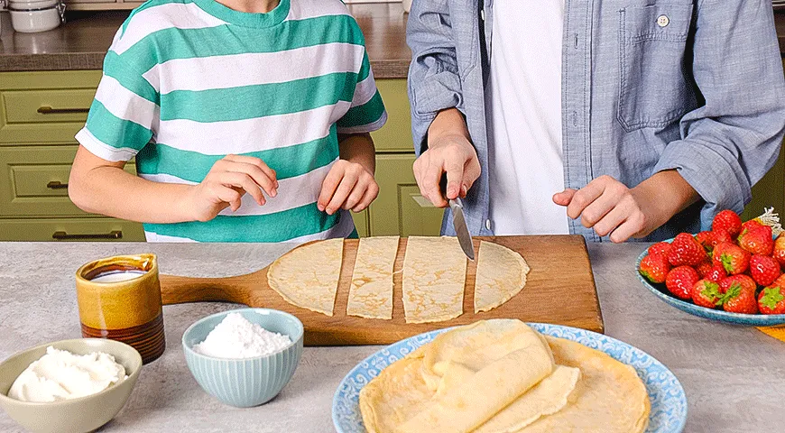 Ніжні млинцеві коржі "Троянда" з фото: легкий десерт на 170 ккал 3