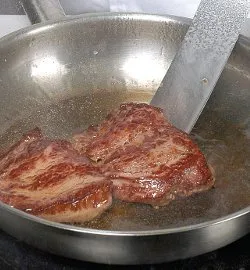 Ніжний телячий стейк: покроковий рецепт з фото для вишуканої вечері 7