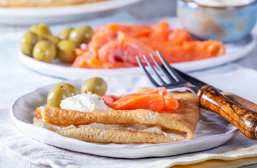 Млинець із сиром: покроковий рецепт із фото та калорійністю