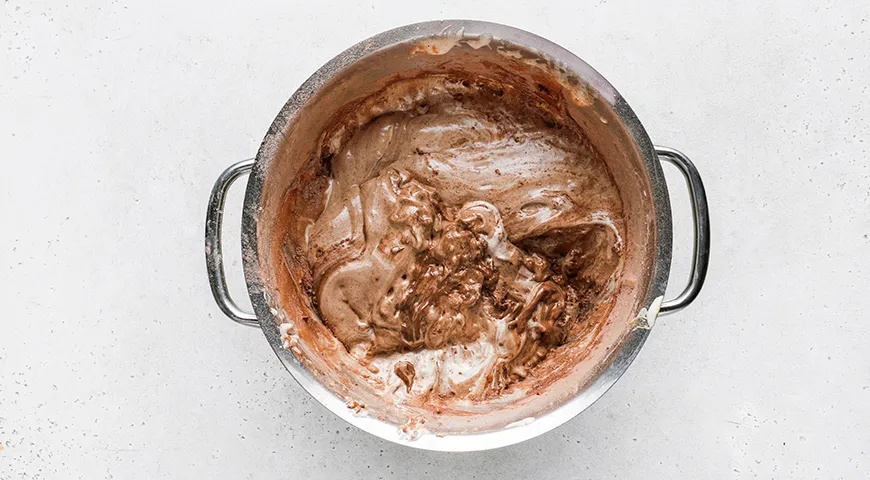 Ніжний шоколадний торт "Кіндер Пінґві" з кремовою начинкою: покроковий рецепт з фото 4