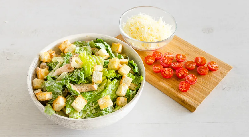 Соковитий салат Цезар з куркою: домашній рецепт з фото 5