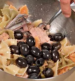 Салат з тунця та пасти: ніжний смак літньої свіжості 5