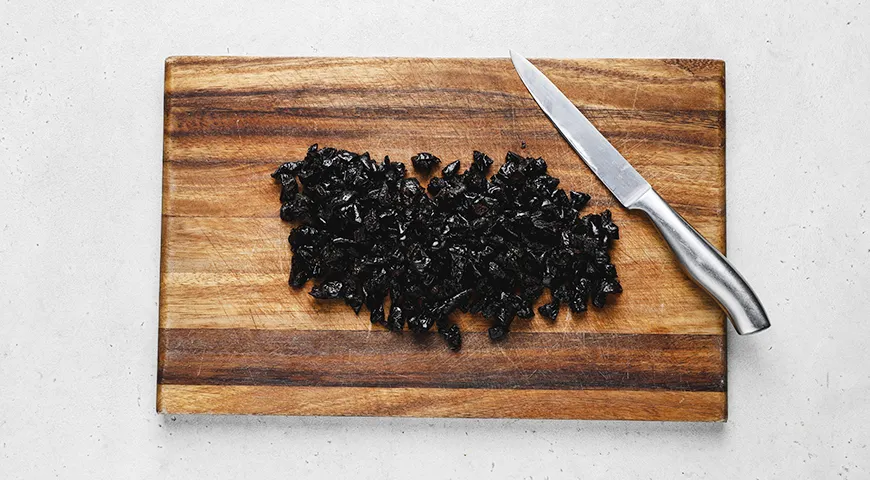 Ніжний сметанний торт з чорносливом: покроковий рецепт з фото 7