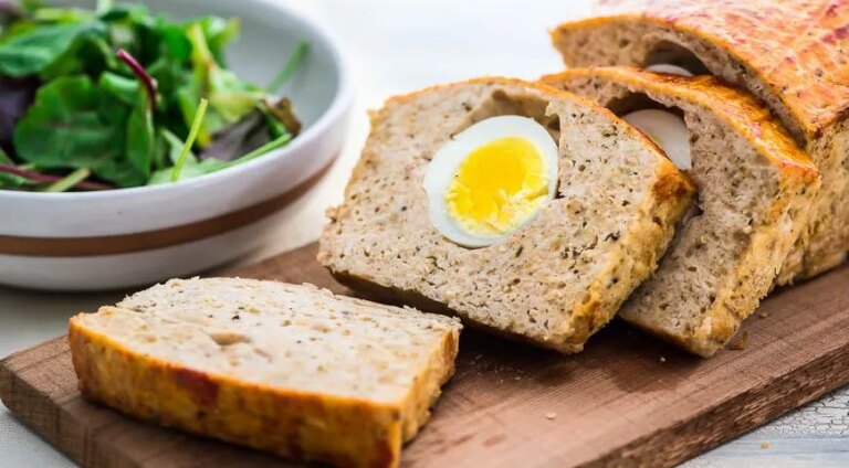 Курячий рулет з яйцем: легка та ситна страва для вашого столу 13