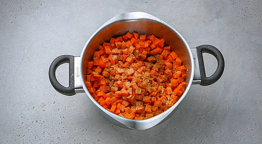 Ароматний морквяний крем-суп з кокосовим молоком та імбирем: ніжний рецепт для затишку 4