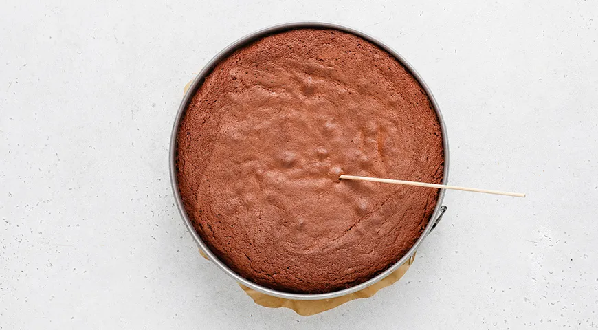 Ніжний шоколадний торт "Кіндер Пінґві" з кремовою начинкою: покроковий рецепт з фото 6