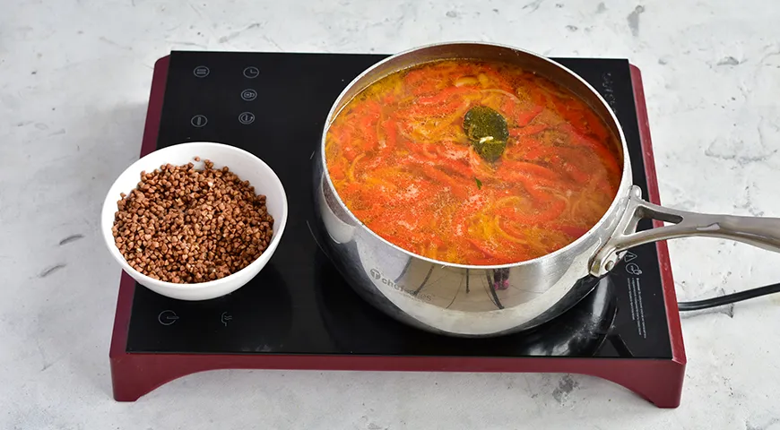 Курячий суп з гречкою: легкий та поживний рецепт з фото 4