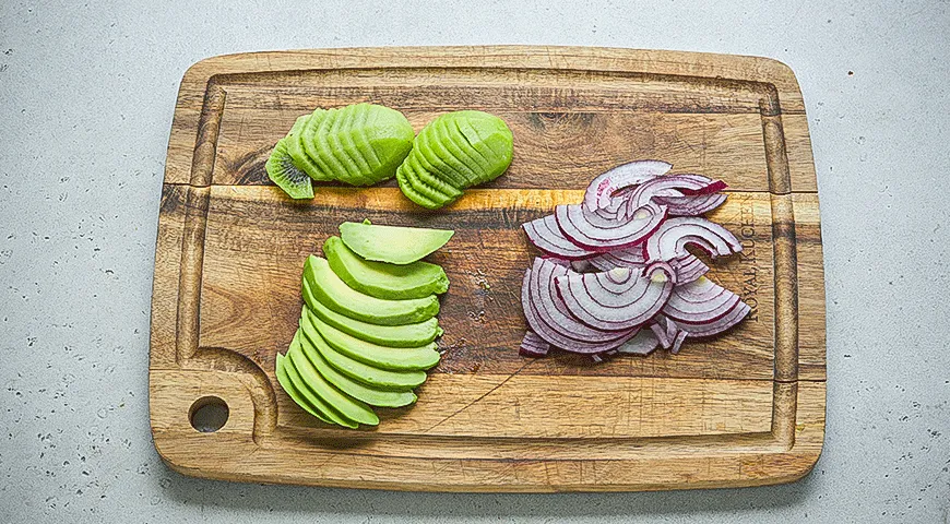 Салат з ківі та куркою: ніжний смак та легкість у кожній ложці 4