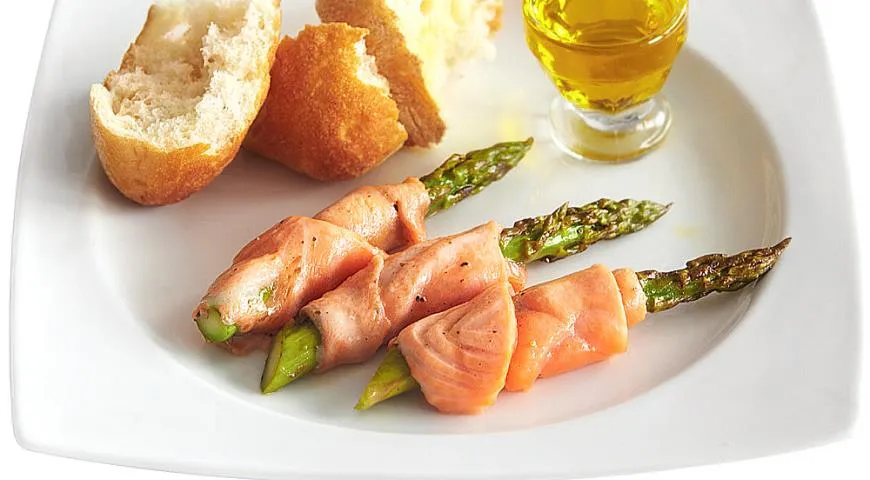 Соковита запечена спаржа з лососем: фоторецепт до 218 ккал 2