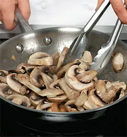 Ніжна картопляна запіканка з грибами та сиром: покроковий рецепт із фото 2