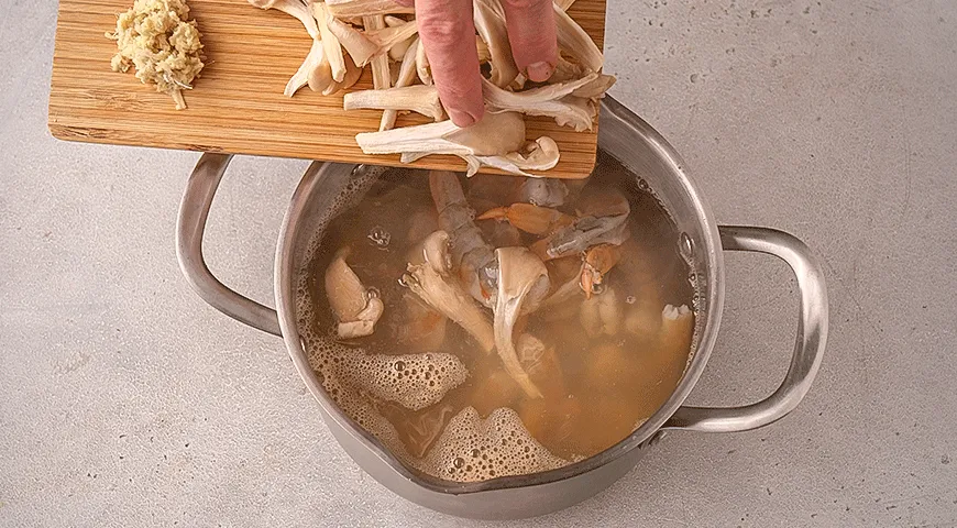 Ароматний карі-суп з рисовою вермішеллю та креветками: рецепт на 463 ккал 4