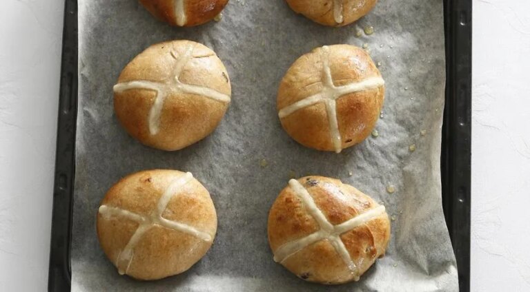 Крестові булочки: ніжне задоволення з фото-інструкцією 23