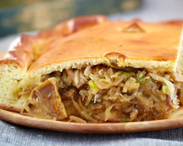 Пісний пиріг з грибами та квашеною капустою: покроковий рецепт для справжніх гурманів