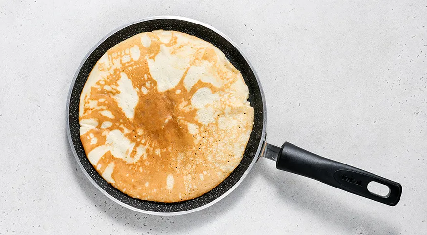 Ніжні млинці на ряжа́нці: легкий та смачний рецепт за кілька кроків 7