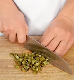 Повітряні слойки з ніжним салатом: покроковий рецепт з фото 5