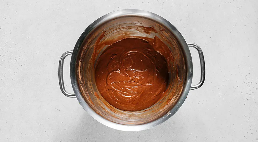 Ніжний шоколадний торт "Усмішка негра" на кефірі: покроковий рецепт з фото 4