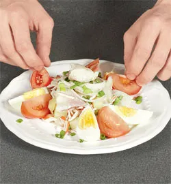 Рибний салат з помідорами та яйцем: ніжний смак для вашого столу 6