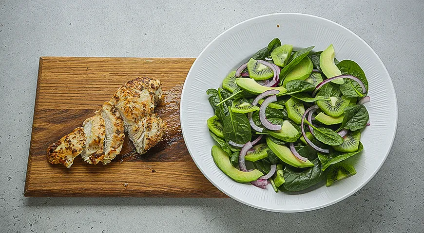 Салат з ківі та куркою: ніжний смак та легкість у кожній ложці 5