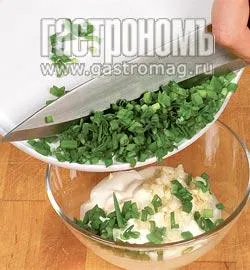 Свіжий весняний салат з редиски, огірків та яєць: легкий рецепт зі смаком 3