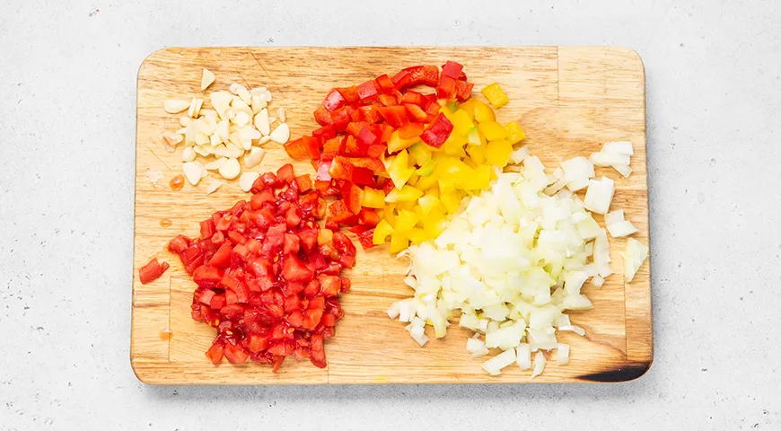 Булгур з фаршем на сковороді: ситна та ароматна страва за кроками (470 ккал) 2