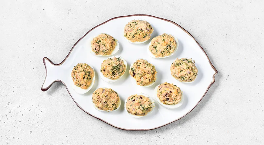 Яйця, фаршировані тунцем: легка закуска зі смаком моря 6